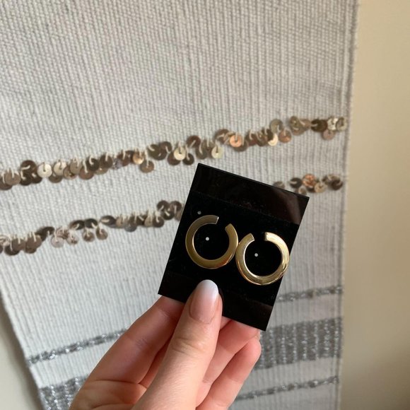 Instagram Fashion Blogger Gold Circle Stud Earring - Picture 9 of 11